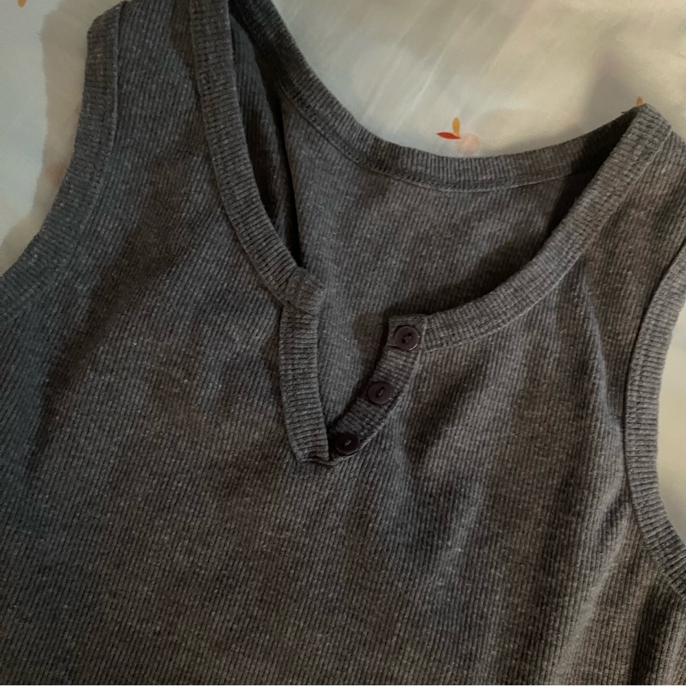 🩶 Gray Henley Tank Cropped
